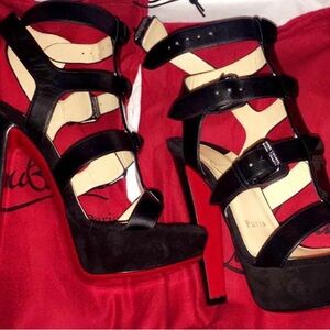 Christian Louboutin Rocknbuckle
140mm Black Calfskin Leather heels